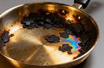 How to Clean Stainless Steel Pans (The Easy Way) | Revyoo